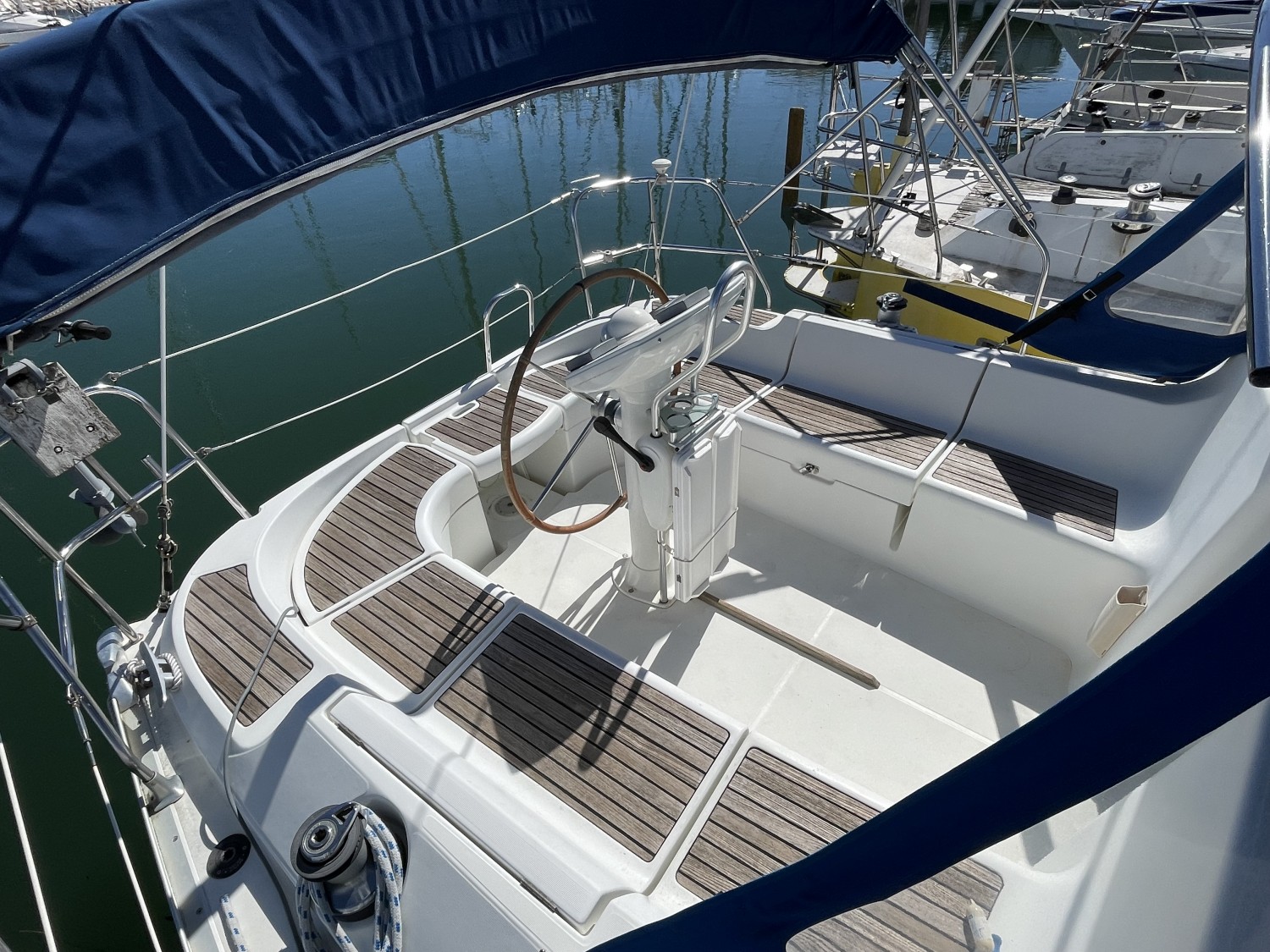 slider 6 Jeanneau Sun Odyssey 37